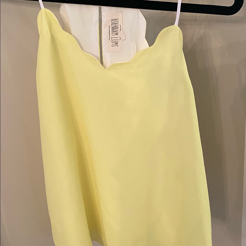 Yellow scalloped tank